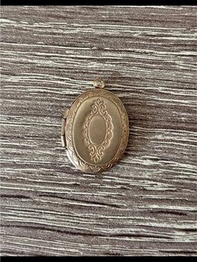 Vintage Ornate Oval Locket - Gold Tone Brass